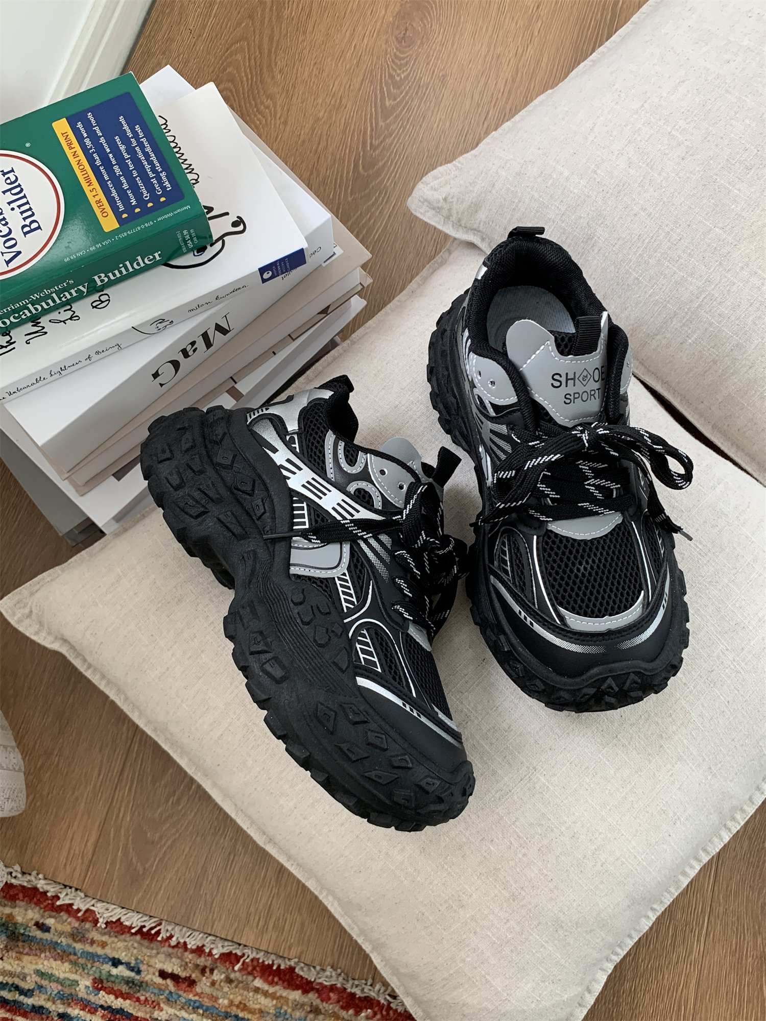 Pussy pears with black and old man's shoes and girls 2024 new net sports and leisure shoes