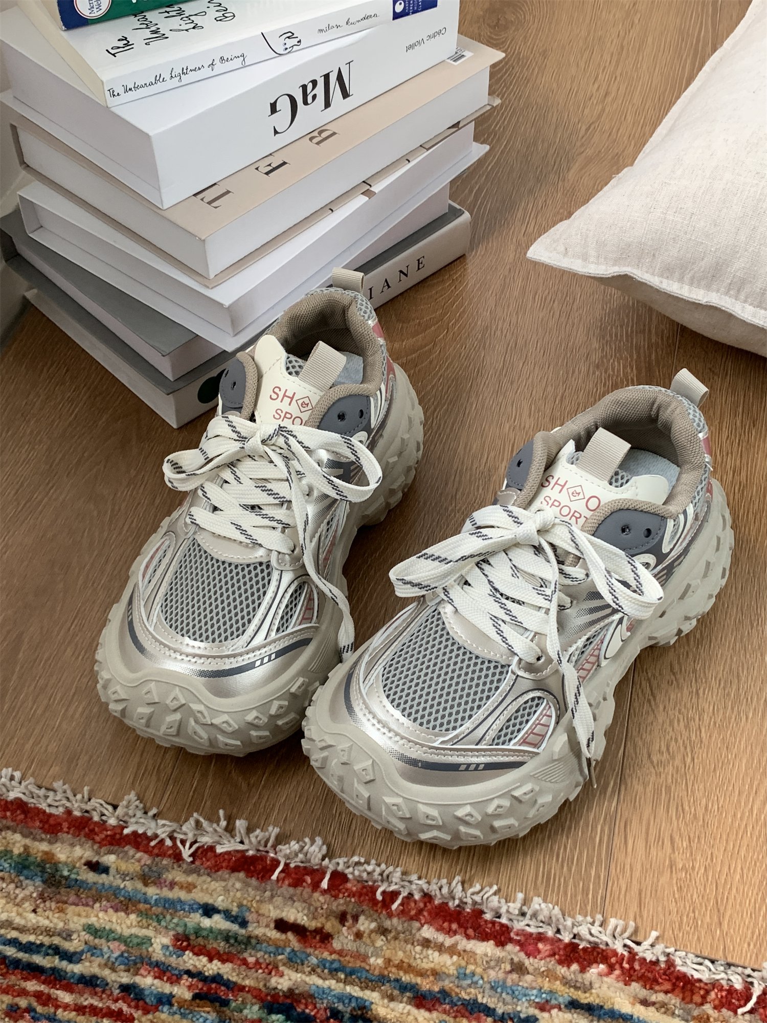 Pussy pears with black and old man's shoes and girls 2024 new net sports and leisure shoes
