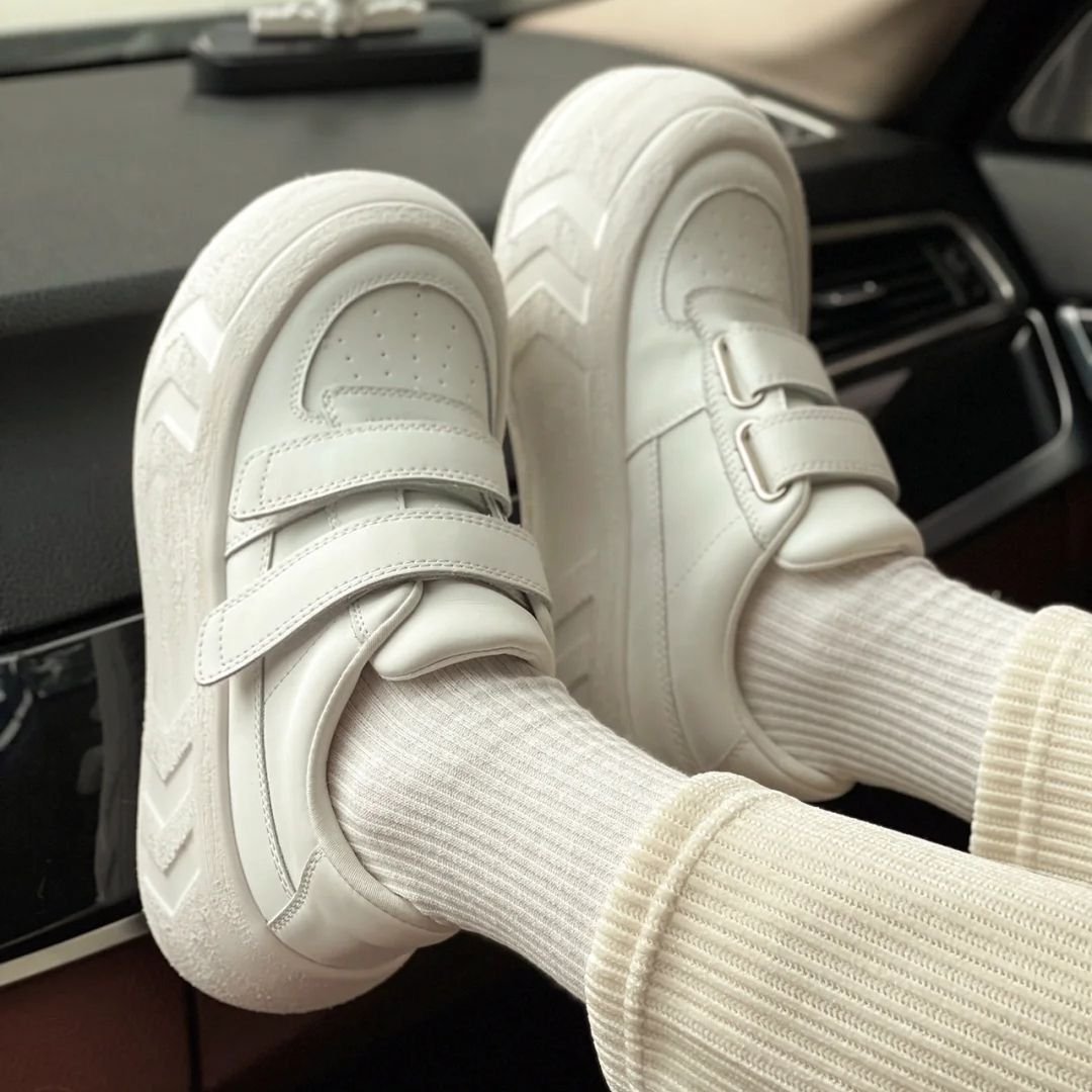 White shoes, white magic, sports and leisure shoes