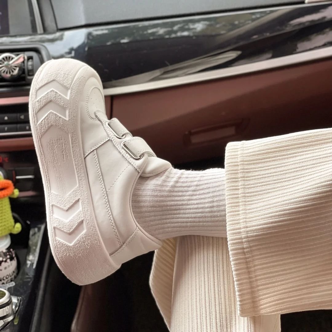 White shoes, white magic, sports and leisure shoes