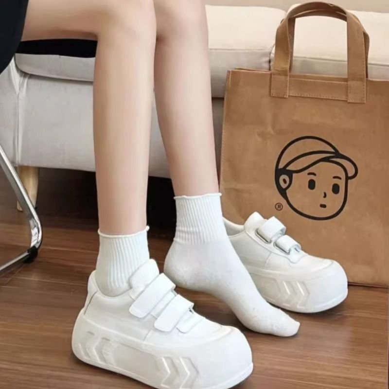 White shoes, white magic, sports and leisure shoes