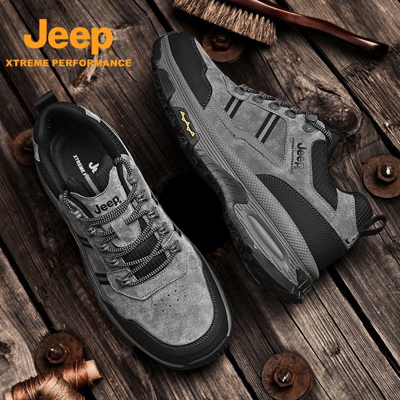 JEEP MALE HIKING SHOES OUTSIDE OF HIS SHOES