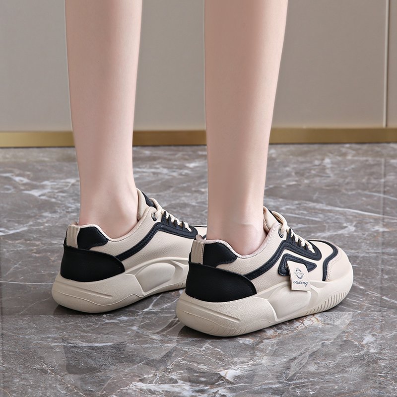 Scratch pregnant women with skin-skin and sneakers outside the autumn with flat-shoe soft feet and chubby-slips
