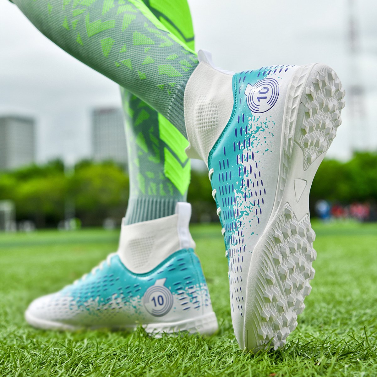 High quality factory customized hot selling long nail broken nail anti slip football shoes customized football shoes popular