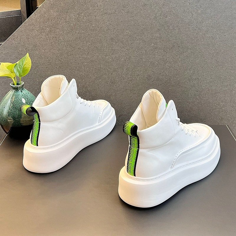 Autumn and winter men's fashion design new sports walking shoes lace-up skateboard shoes wear-resistant non-slip