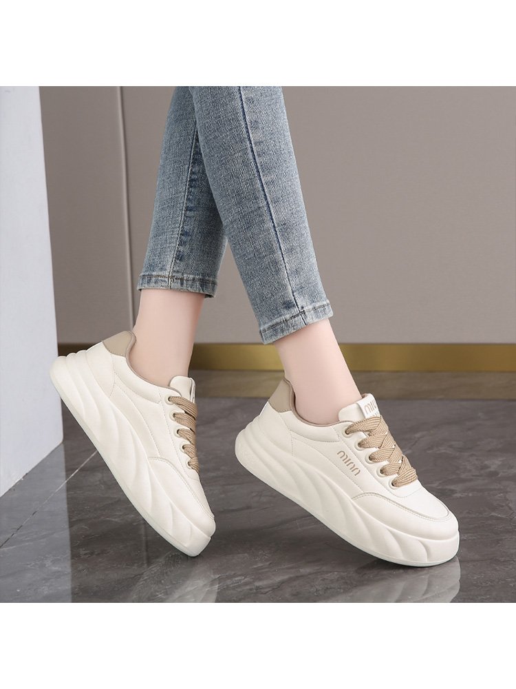 Daphne's leather-skinned, white-shoe-shoe-shoe-shoe-shoe-shoe 2024 in the fall