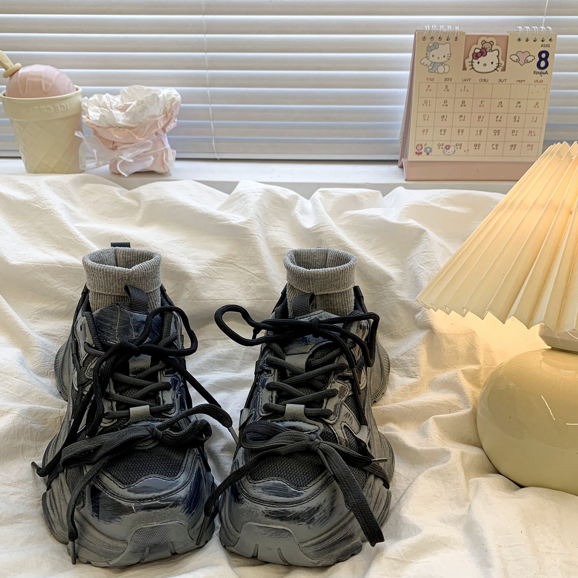 A hundred-thick, light-shoe-shoe girl, 2024 in the autumn winter