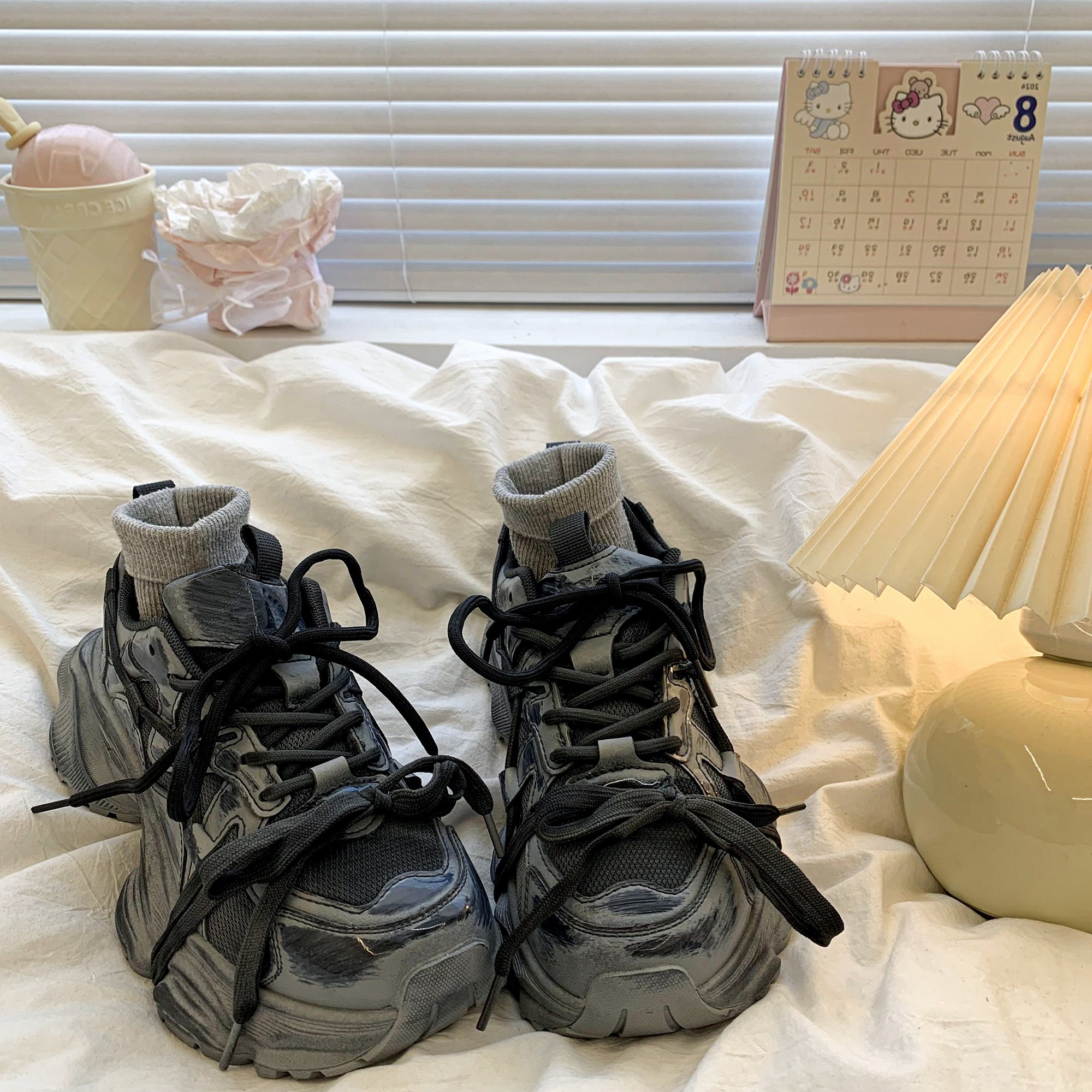 A hundred-thick, light-shoe-shoe girl, 2024 in the autumn winter
