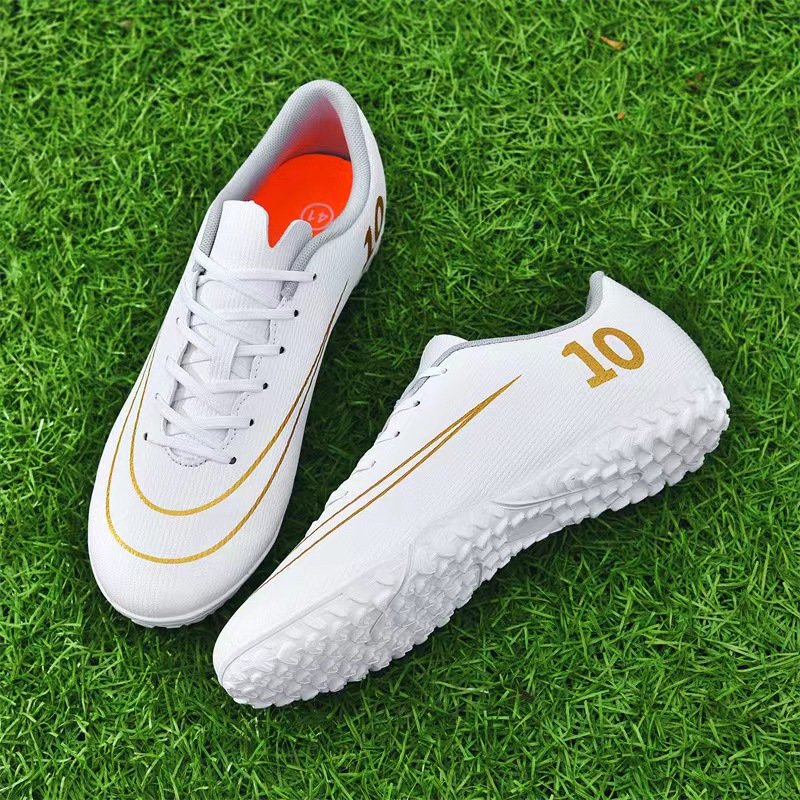 High quality football shoes non-slip low top mesh soccer shoes Adult unisex soccer sports shoes