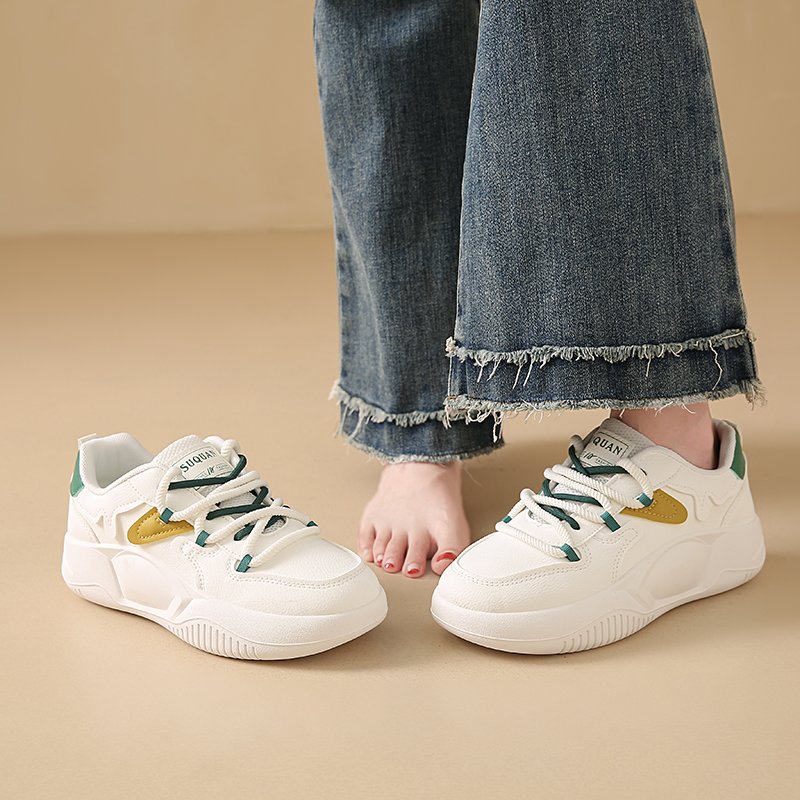 Daphne's shoes, 2024, a new pair of leather-faced sports shoes, light-scrambling shoes