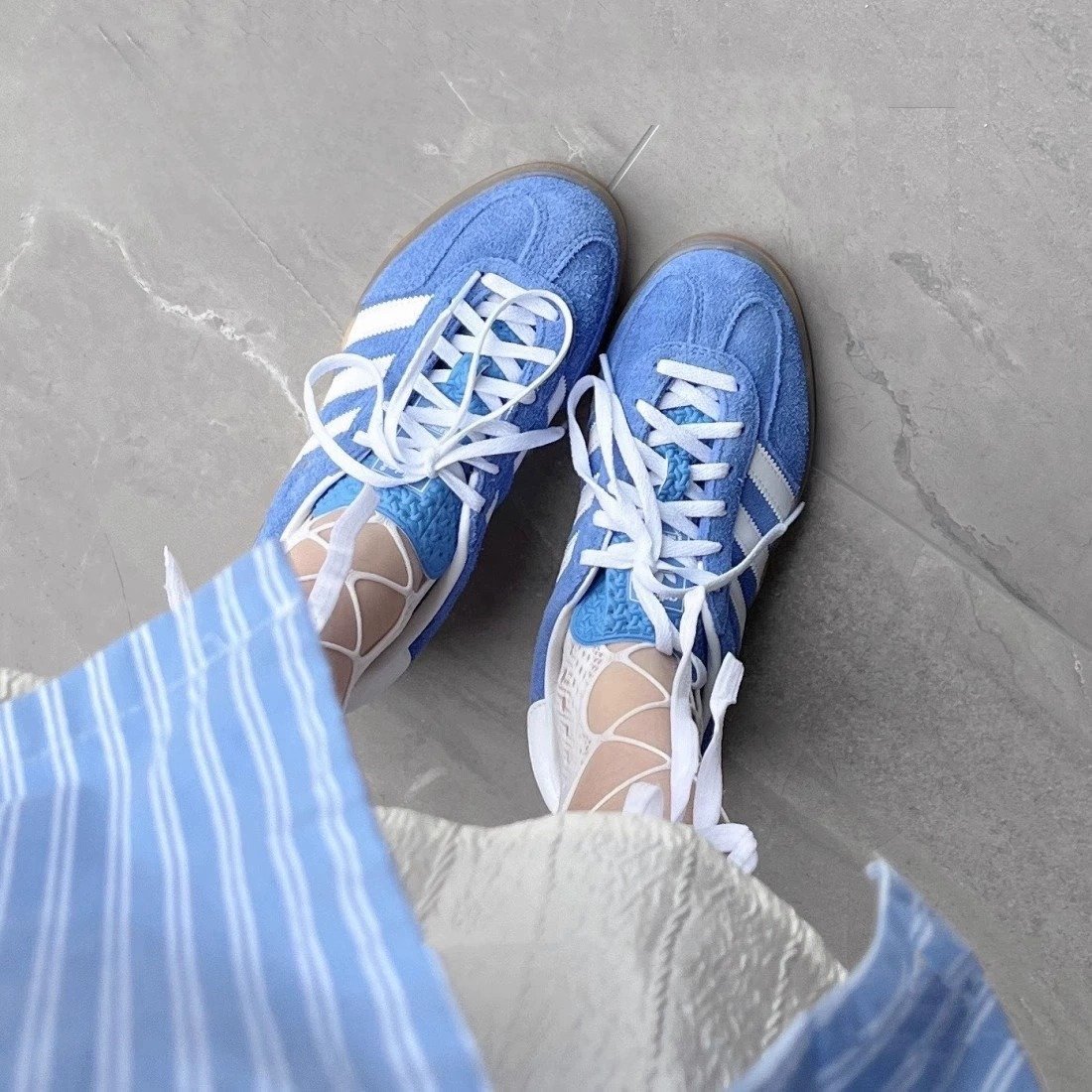 Adidas Adidas, a man's and a woman's shoe, Samba Retro-Truceous Shoes, T-head shoes