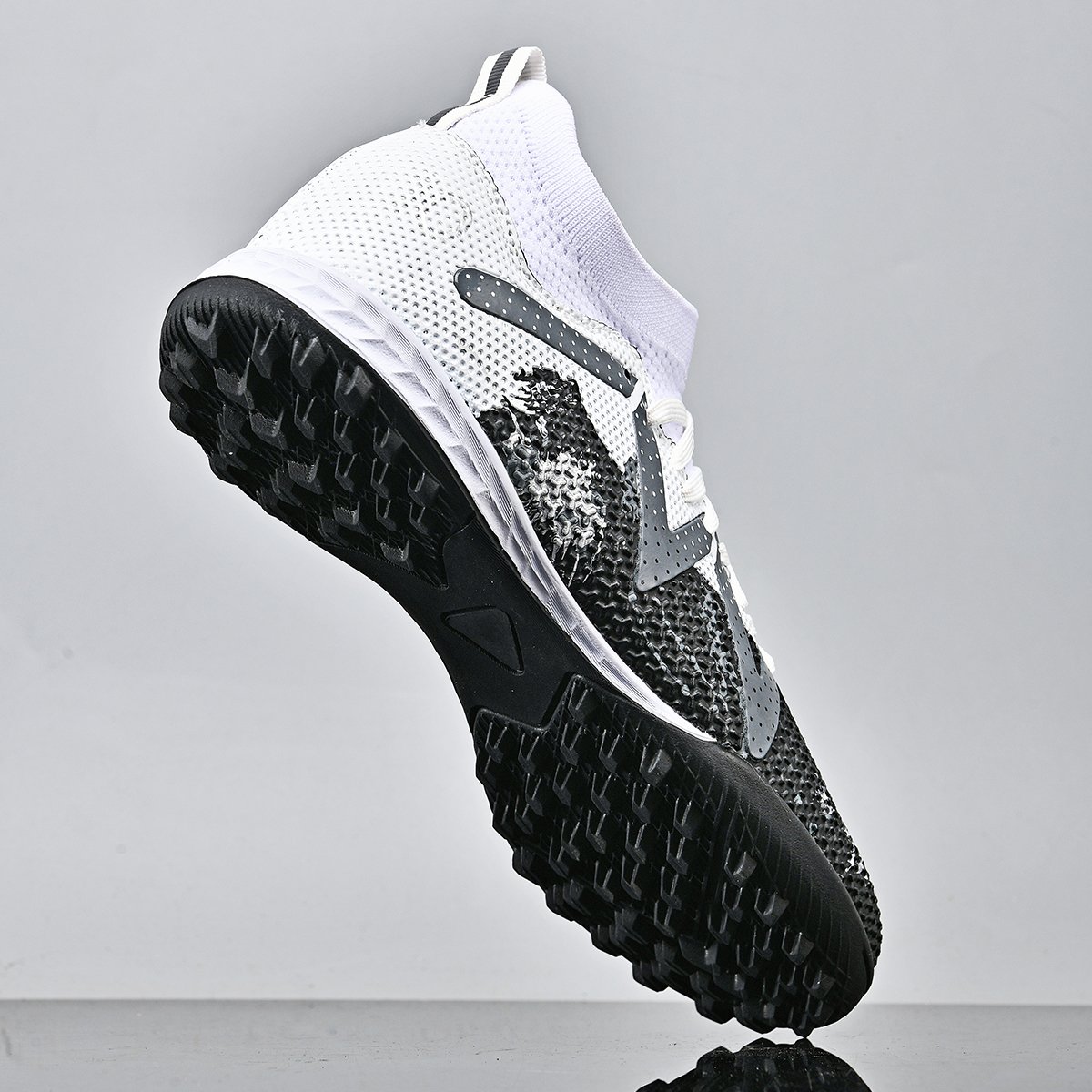 High quality factory customized hot selling long nail broken nail anti slip football shoes customized football shoes popular