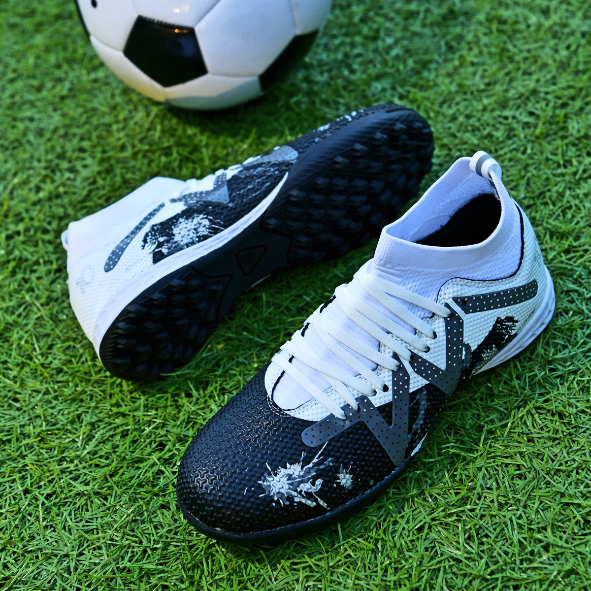 High quality factory customized hot selling long nail broken nail anti slip football shoes customized football shoes popular