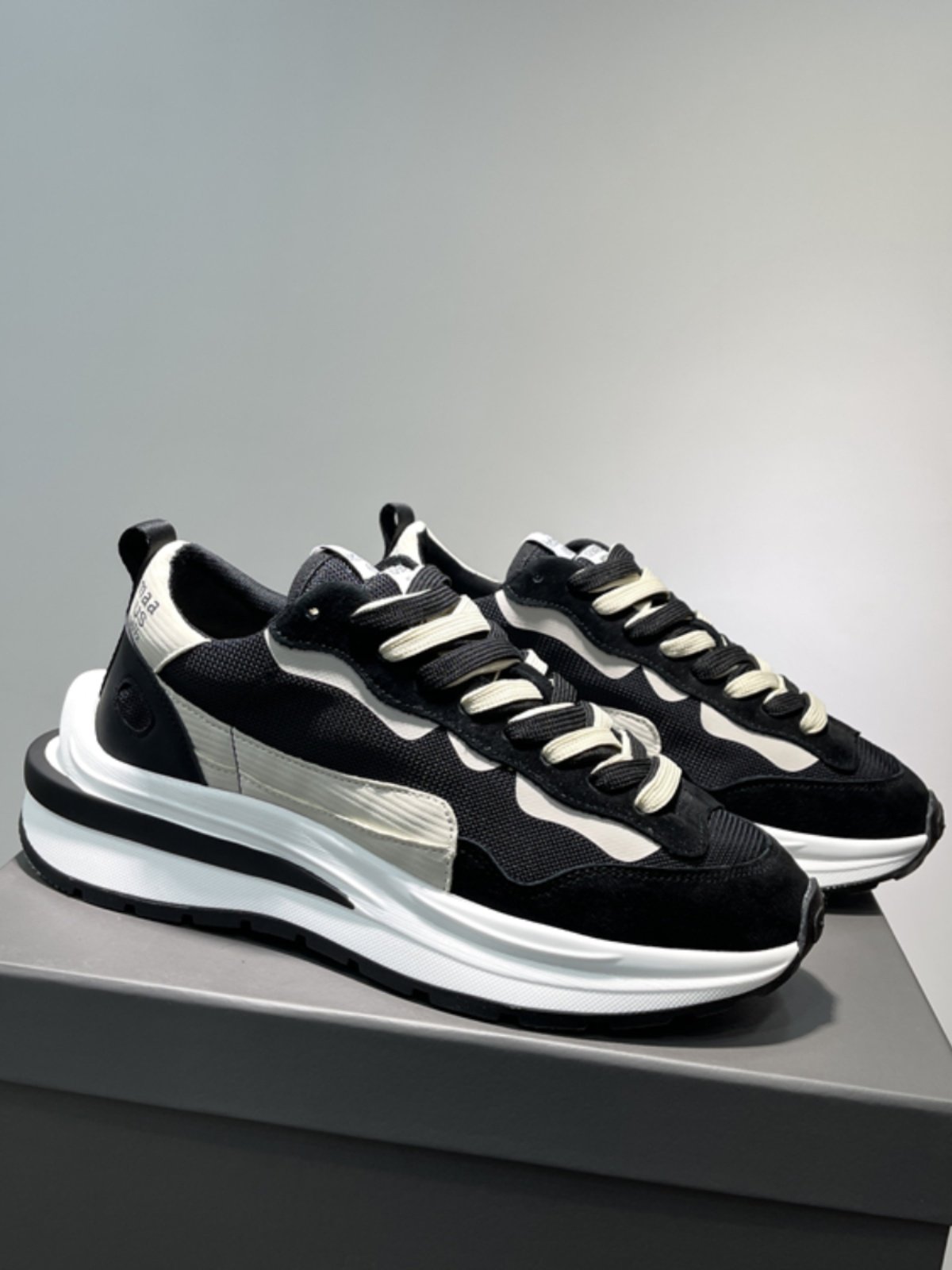 Hong Kong's 2024 new boys' shoes, spring and autumn old man's shoes are so hot, they're so skinny, they're so low on the net