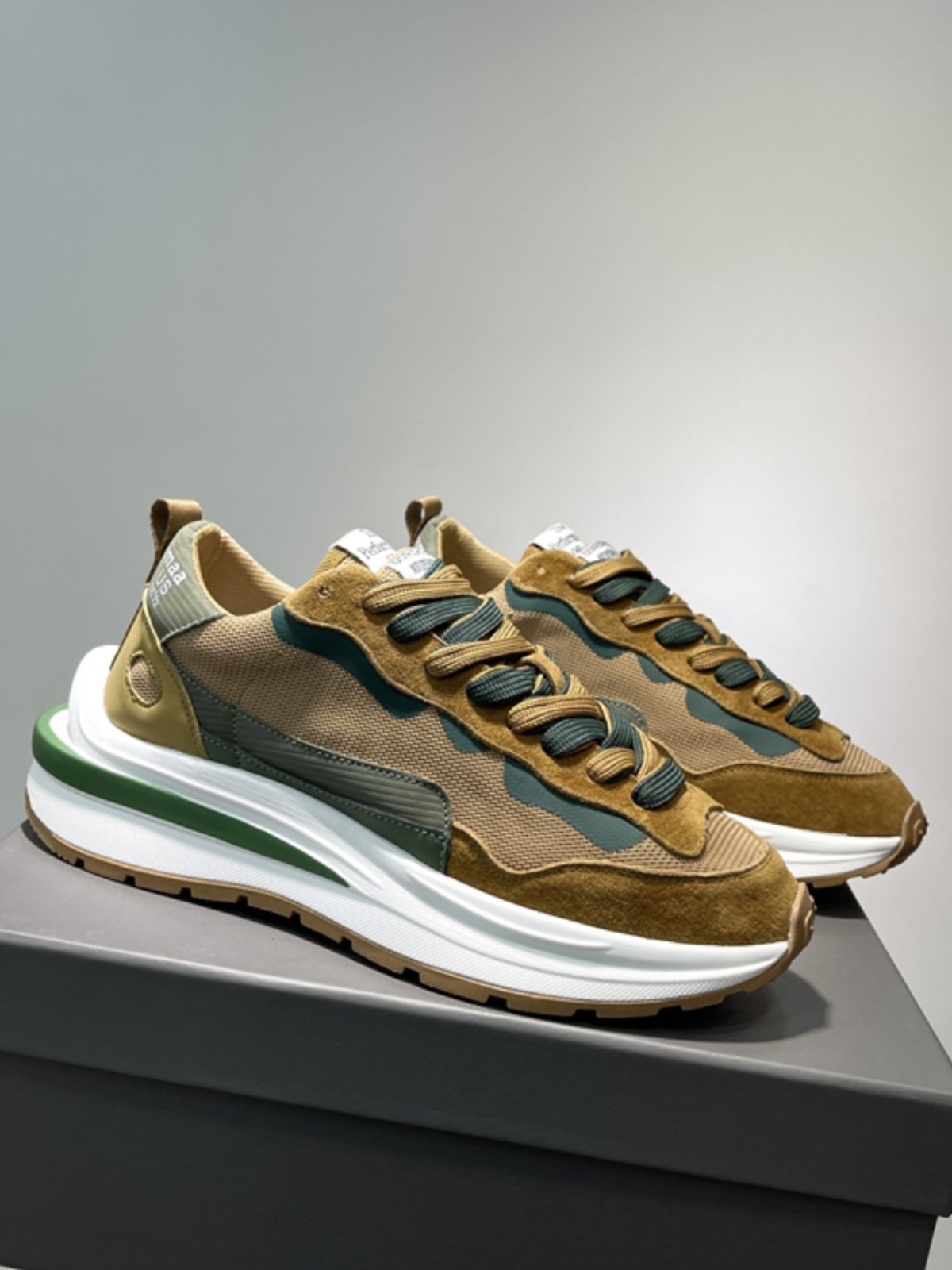Hong Kong's 2024 new boys' shoes, spring and autumn old man's shoes are so hot, they're so skinny, they're so low on the net
