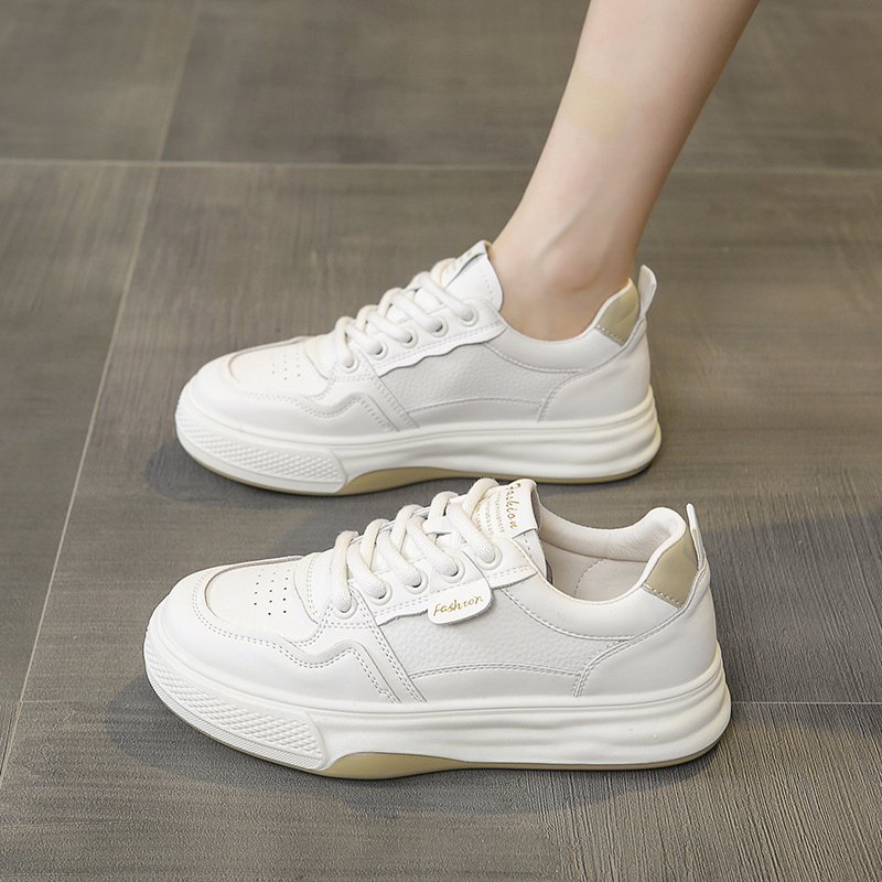 A white-shoe girl with a new 2024 for the summer