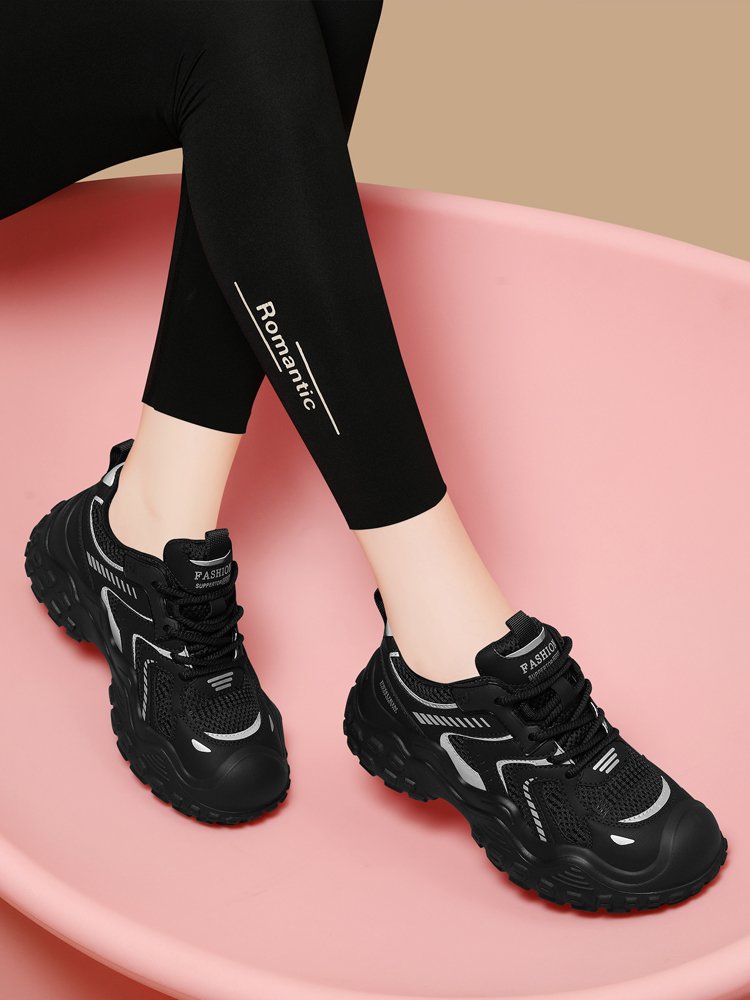 A new 2024 for the old man's shoes and women's shoes
