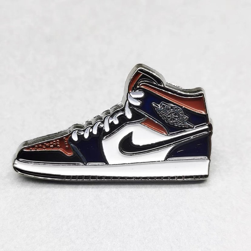 Chines Factory Soft Enamel Custom Soccer Shoes Lapel Pin Corporate Pins Badges New Hot Basketball Sneakers Pp Bag Folk Art 50pcs