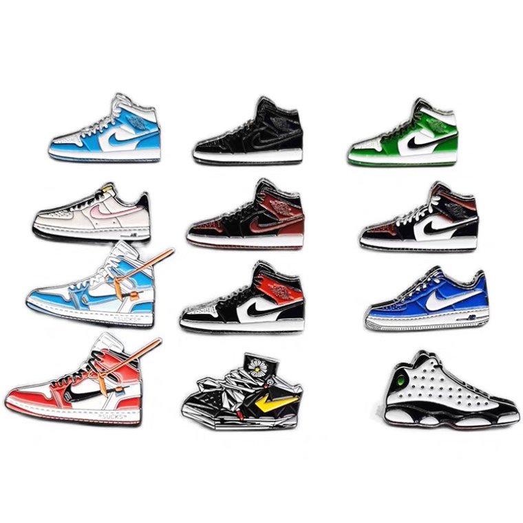Chines Factory Soft Enamel Custom Soccer Shoes Lapel Pin Corporate Pins Badges New Hot Basketball Sneakers Pp Bag Folk Art 50pcs