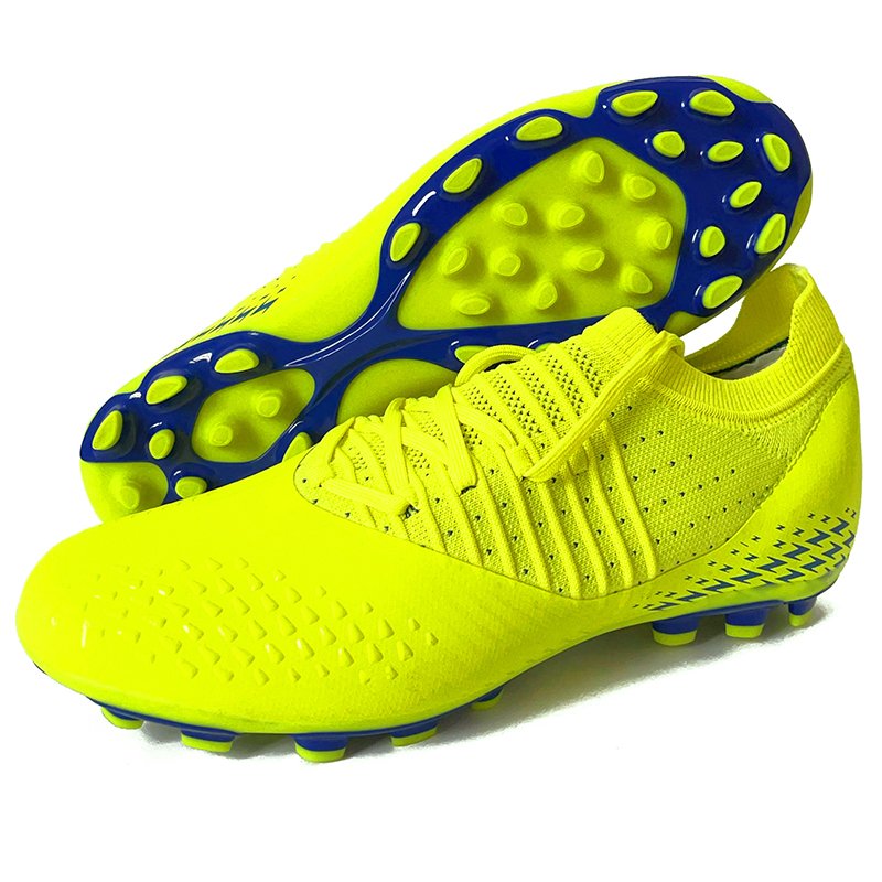 Wholesale high quality futsal sneaker new model man seamless upper soccer sports shoes football men