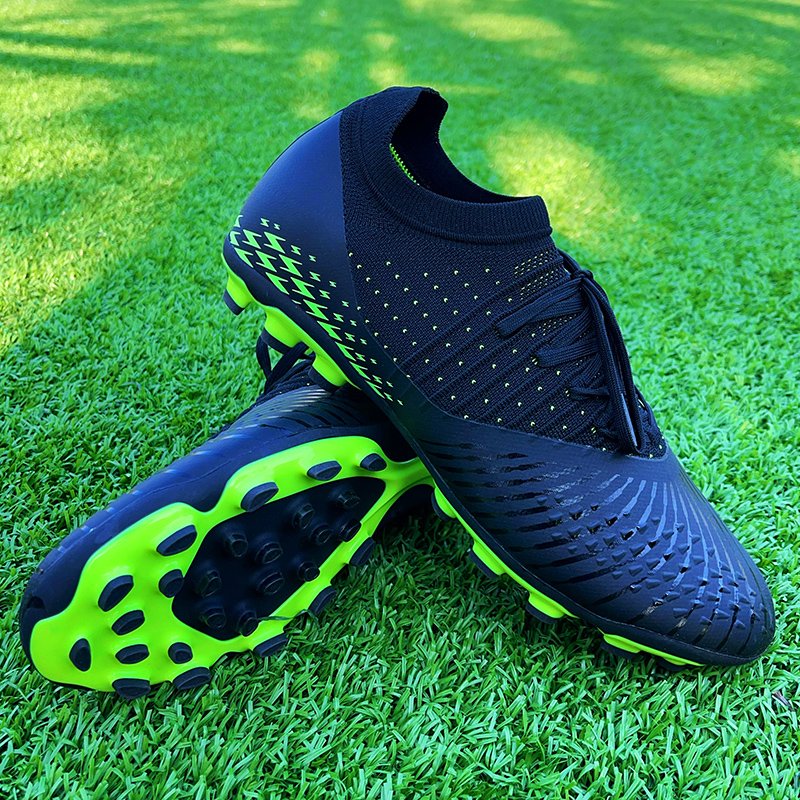 Wholesale high quality futsal sneaker new model man seamless upper soccer sports shoes football men