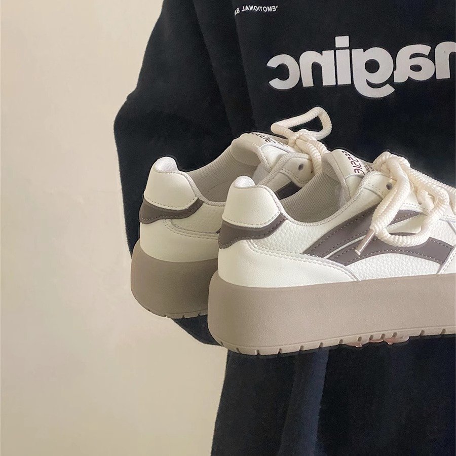 the white-shoe girl with a new 2024 in the fall with a big-ass recreational-sport-shoe