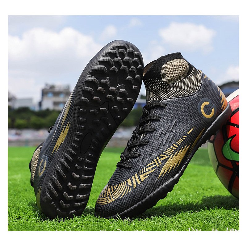 Indoor leisure sports football soccer boots outdoor men's sports shoes comfortable hot shoes