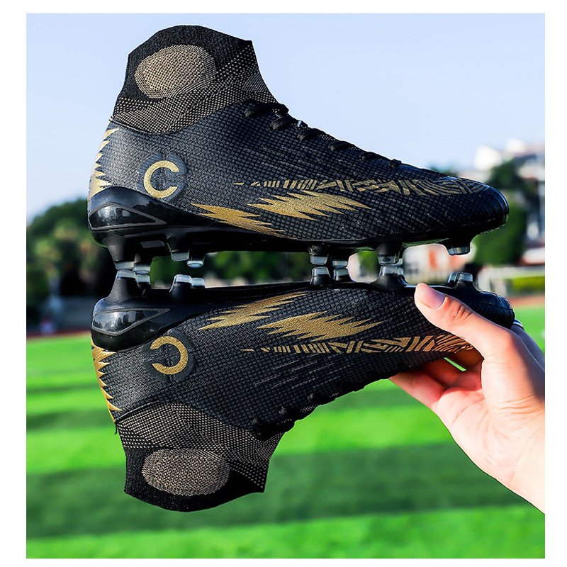 Indoor leisure sports football soccer boots outdoor men's sports shoes comfortable hot shoes