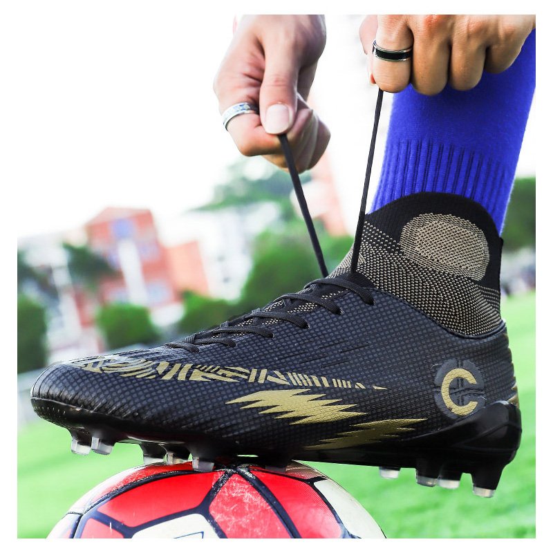 Indoor leisure sports football soccer boots outdoor men's sports shoes comfortable hot shoes