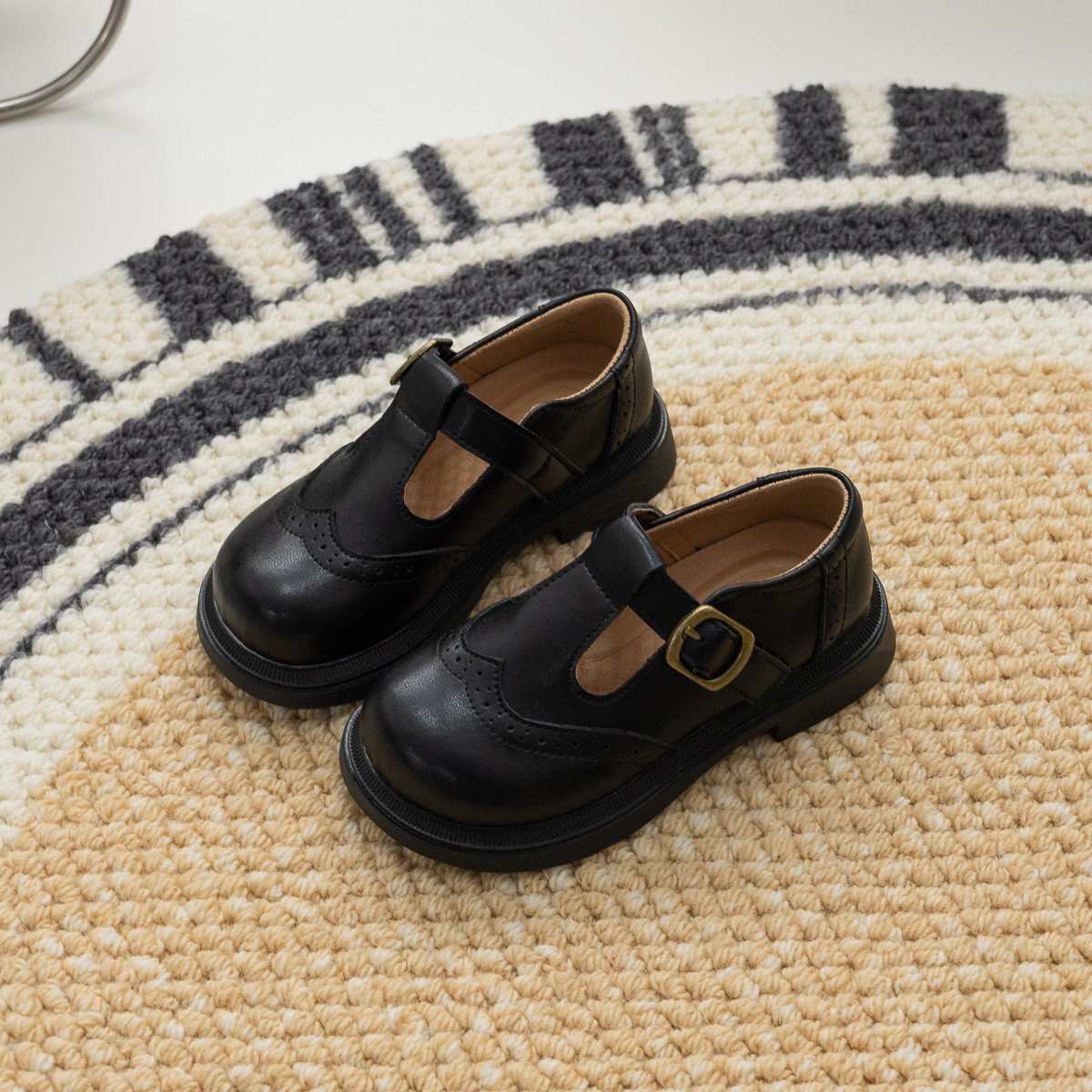 Girls Mary Jane leather shoes in simple solid color stylish and classic comfortable black dress shoes for performances
