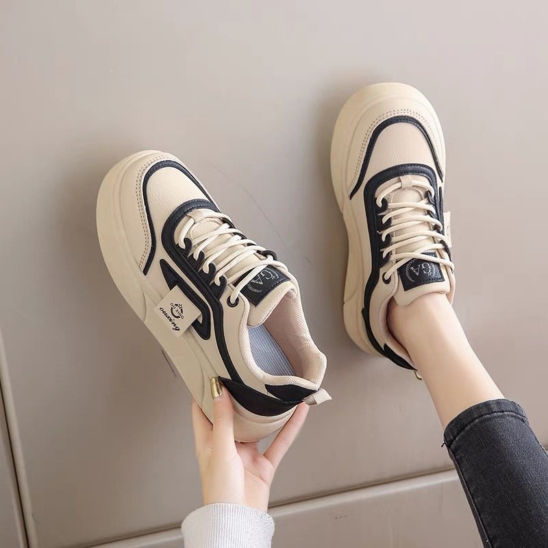 A new spring and autumn 2024 stomping on the bottom of a shoe girl's shoes