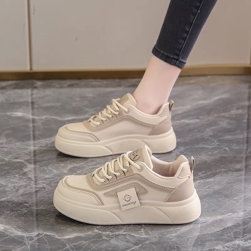 A new spring and autumn 2024 stomping on the bottom of a shoe girl's shoes