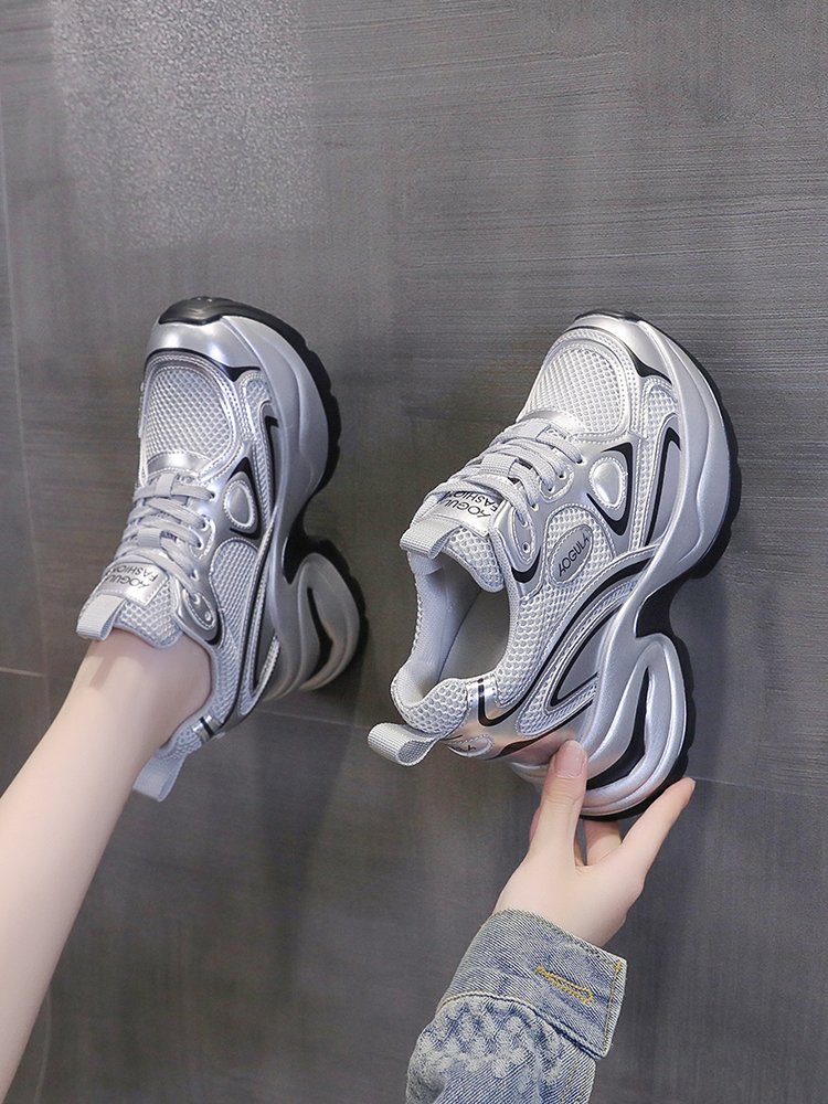 he's got 10 cm of new female shoes in 2024