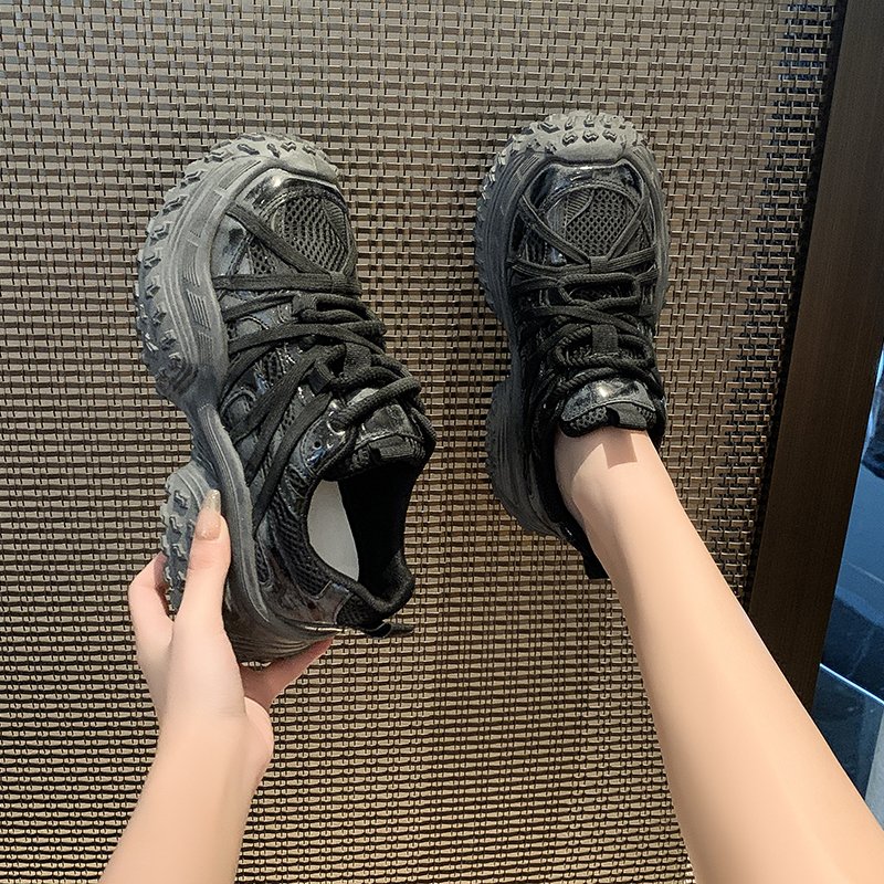 A new 2024 in the back of a thick spider's father's shoe