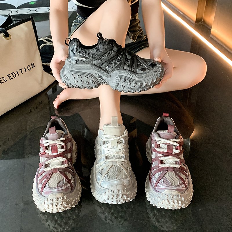 A new 2024 in the back of a thick spider's father's shoe