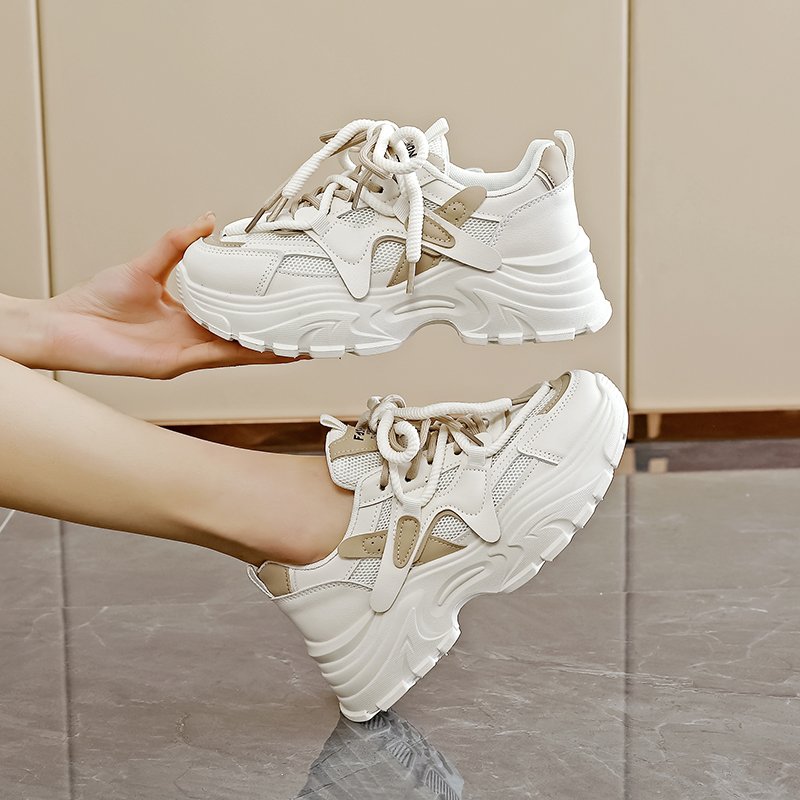 A big-bottomed sneaker girl, 2024, a new old man's shoe-shoe-shoe-shoe-shoe-shoe-shoe-shoe-shoe-shoe