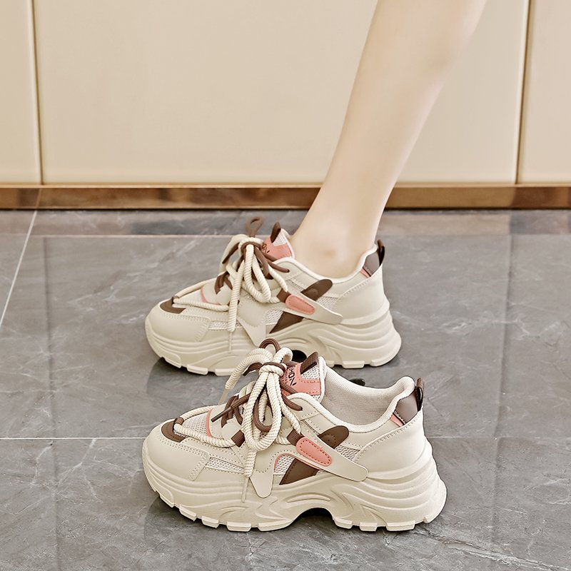A big-bottomed sneaker girl, 2024, a new old man's shoe-shoe-shoe-shoe-shoe-shoe-shoe-shoe-shoe-shoe