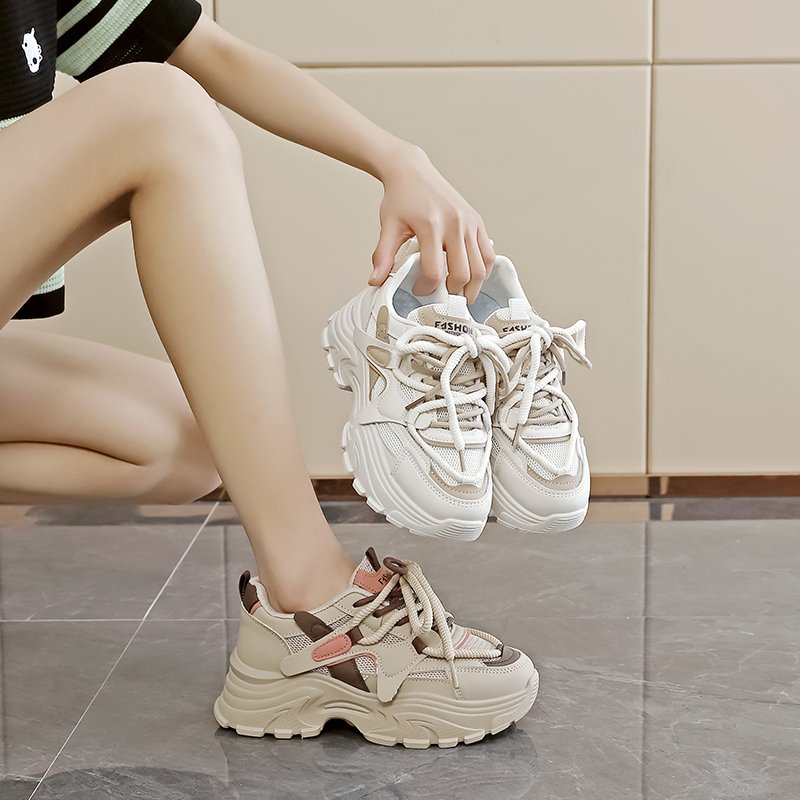 A big-bottomed sneaker girl, 2024, a new old man's shoe-shoe-shoe-shoe-shoe-shoe-shoe-shoe-shoe-shoe