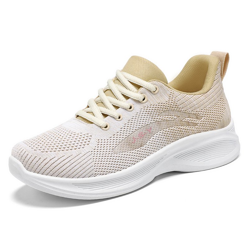 Old and middle-aged shoes, moms, sneakers, scrambling shoes