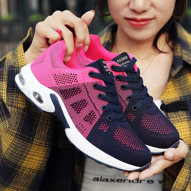 The air cushions, the sneakers, the girls' sneakers, the air-freshing net, the size of 41 women's shoes. 42 women's shoes were smooth in the spring and fall