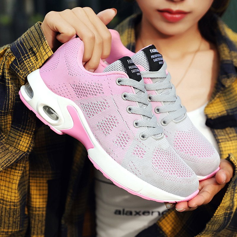 The air cushions, the sneakers, the girls' sneakers, the air-freshing net, the size of 41 women's shoes. 42 women's shoes were smooth in the spring and fall