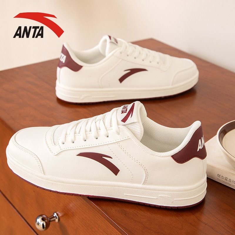 A little white shoes for a girl's shoes, white shoes for a new skin and waterproof leisure shoes for her children in autumn 2024
