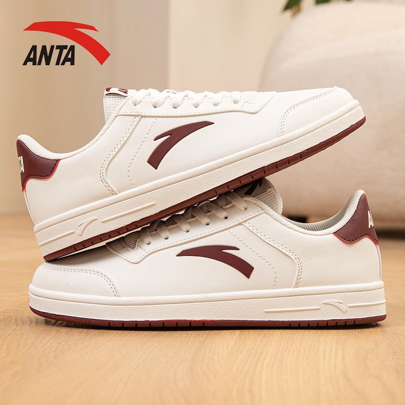 A little white shoes for a girl's shoes, white shoes for a new skin and waterproof leisure shoes for her children in autumn 2024