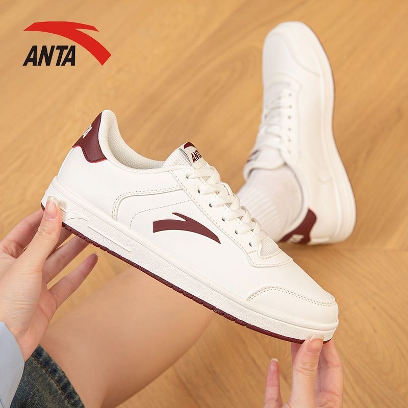 A little white shoes for a girl's shoes, white shoes for a new skin and waterproof leisure shoes for her children in autumn 2024