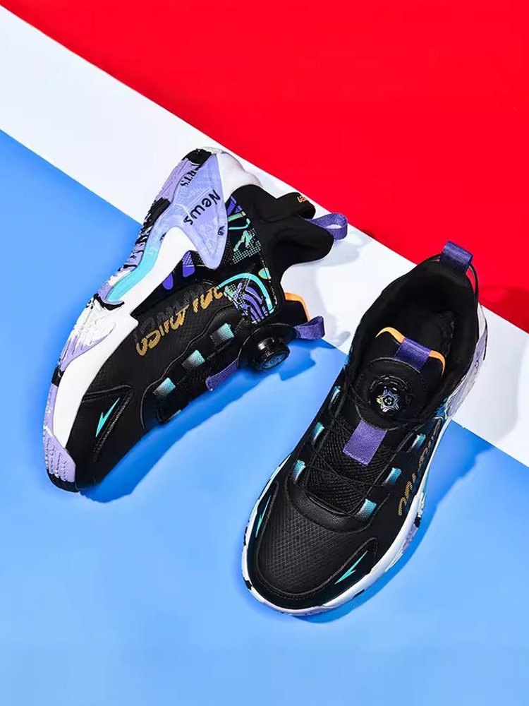 Big boys spin buttons, Autumn juniors run with no shoelaces and roller-resistant basketball sneakers