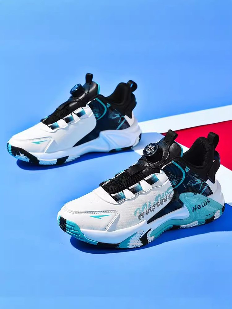 Big boys spin buttons, Autumn juniors run with no shoelaces and roller-resistant basketball sneakers