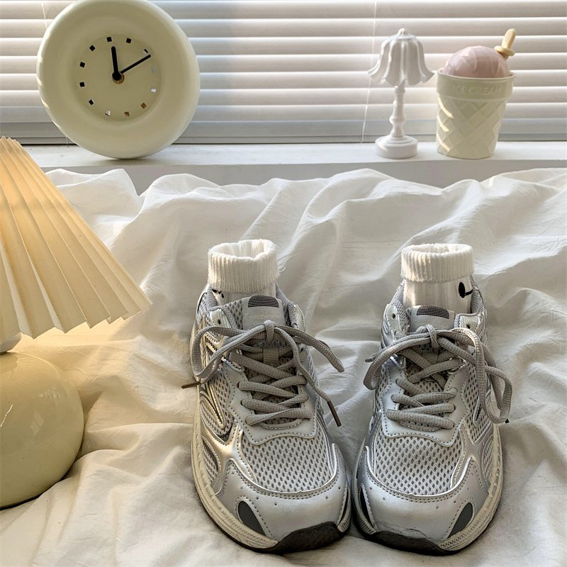A new 2024 for the girls in the sports shoes