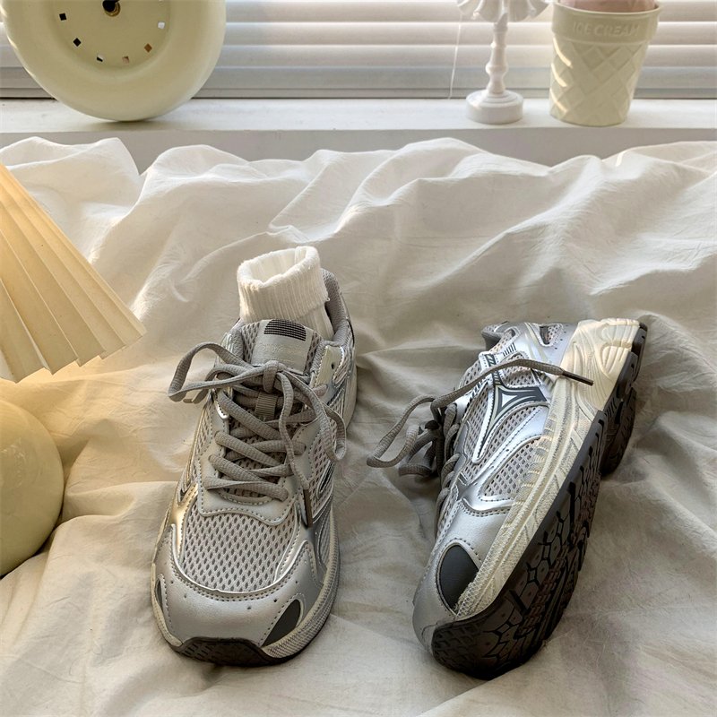 A new 2024 for the girls in the sports shoes