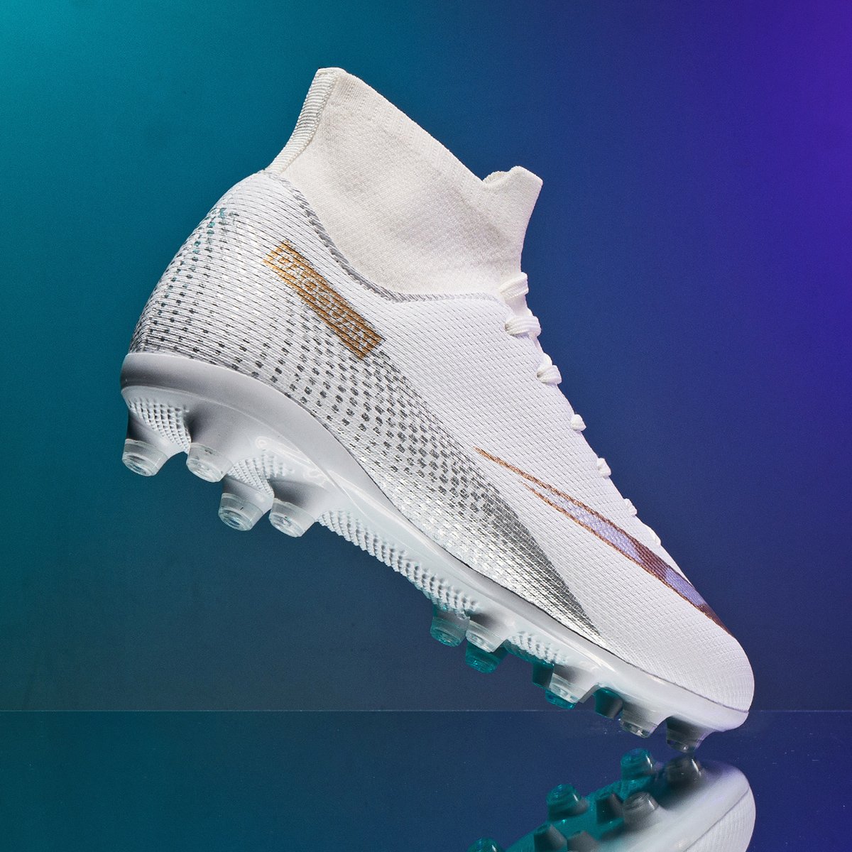 High quality factory customized hot selling long nail broken nail anti slip football shoes customized football shoes popular
