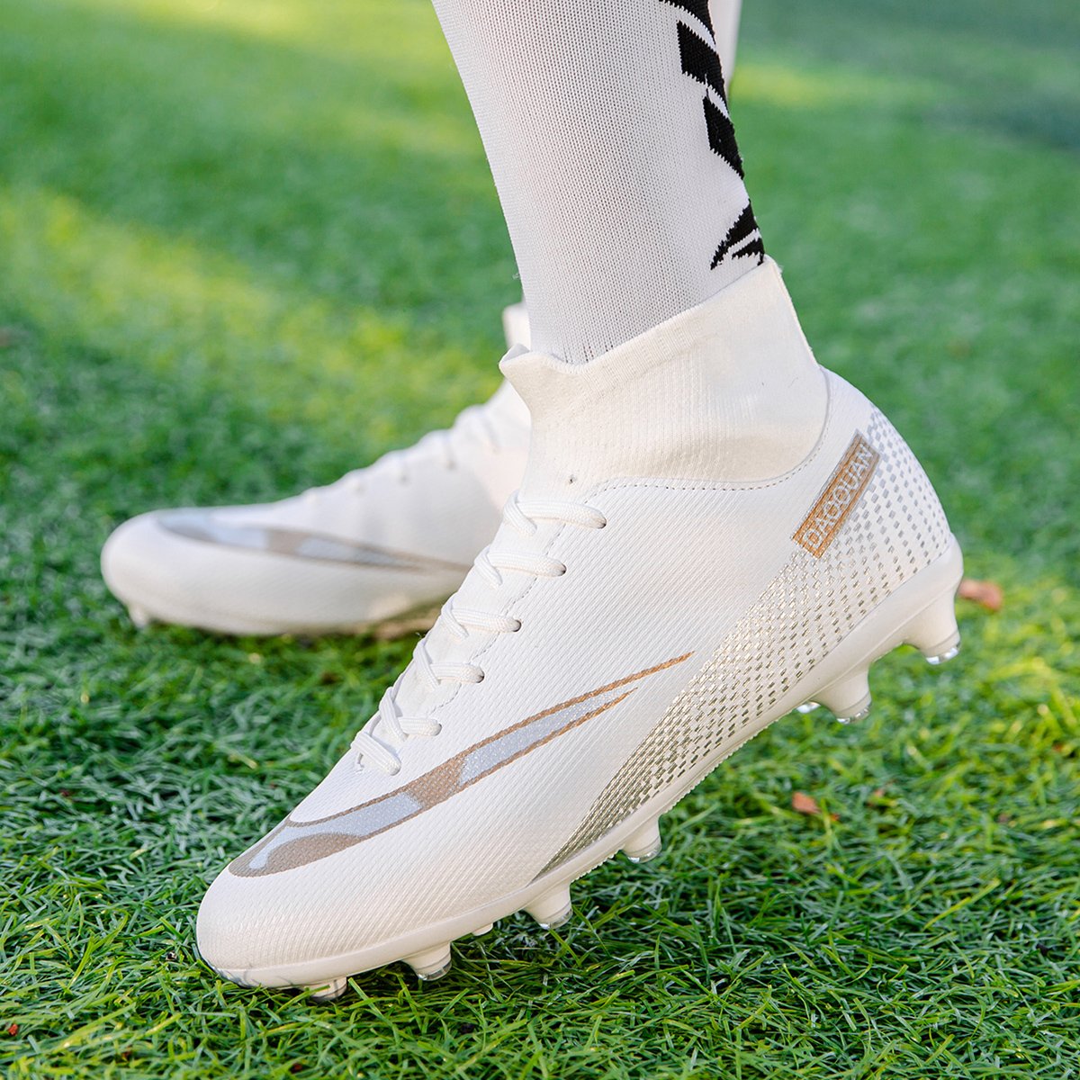 High quality factory customized hot selling long nail broken nail anti slip football shoes customized football shoes popular